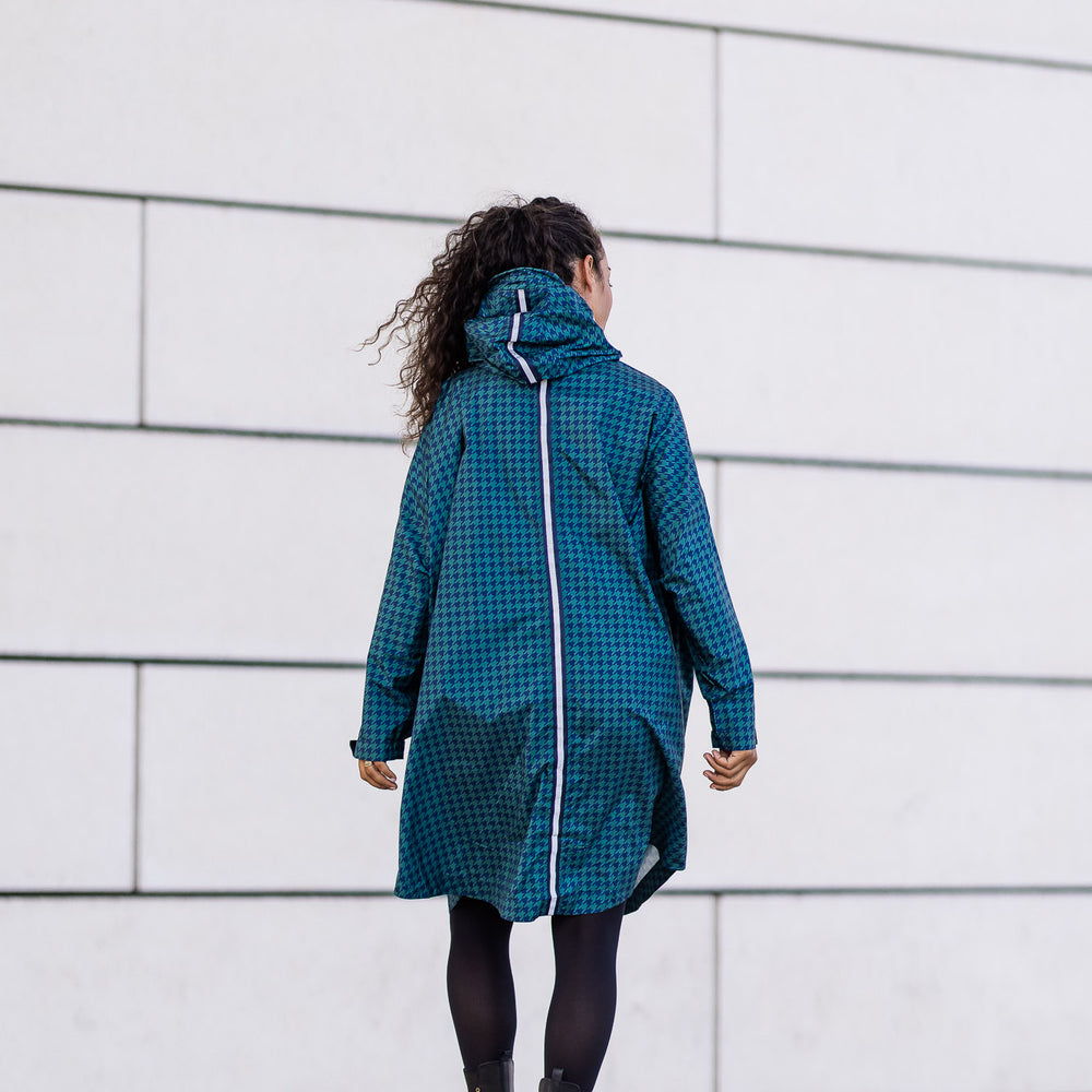 
                      
                        Poncho Anvers
                      
                    