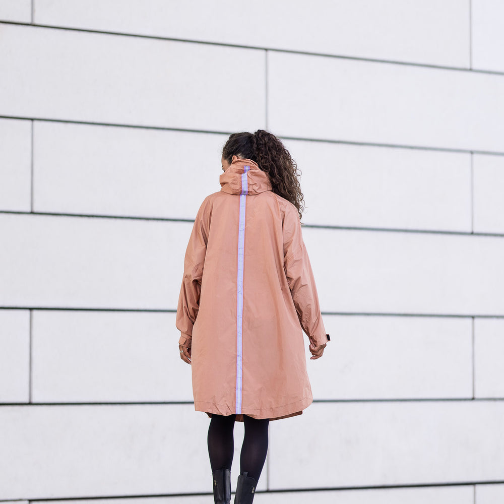 
                      
                        Poncho Dublin
                      
                    