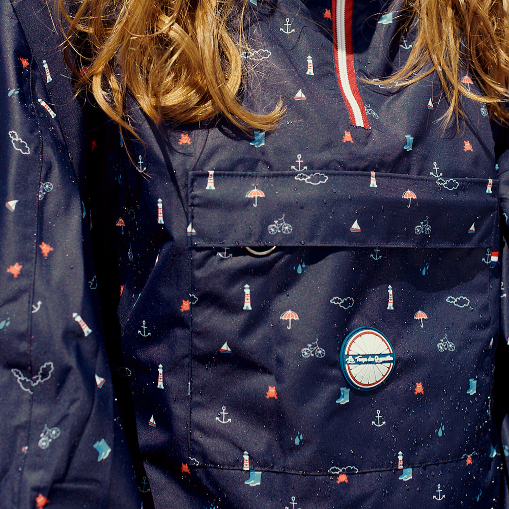 Détail de la poche de la cape Cap Bonne Espérance, ouverture pratique et finition imperméable.